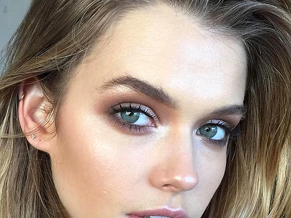 Nude Smokey