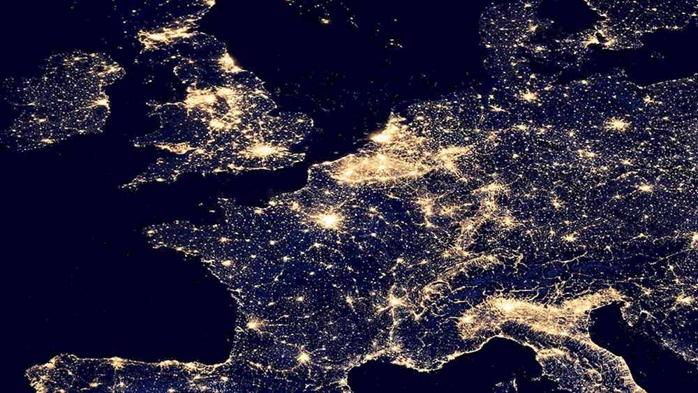 Europa aus dem Weltraum bei Nacht