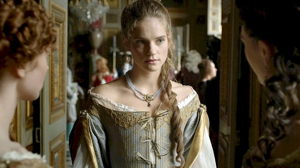 Noemie Schmidt Versailles