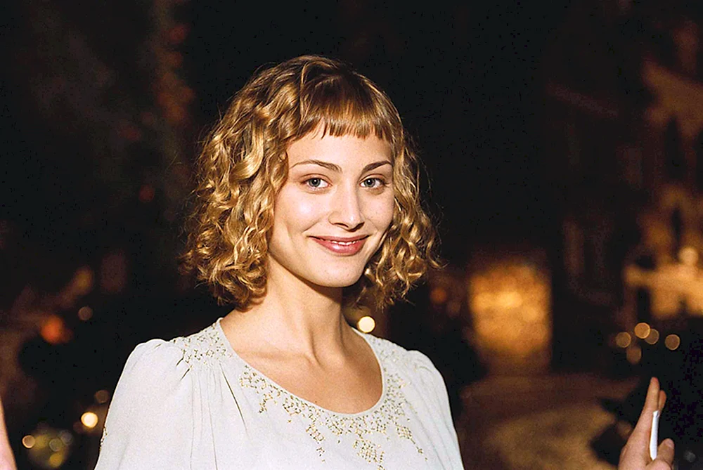Nora Arnezeder Angelica