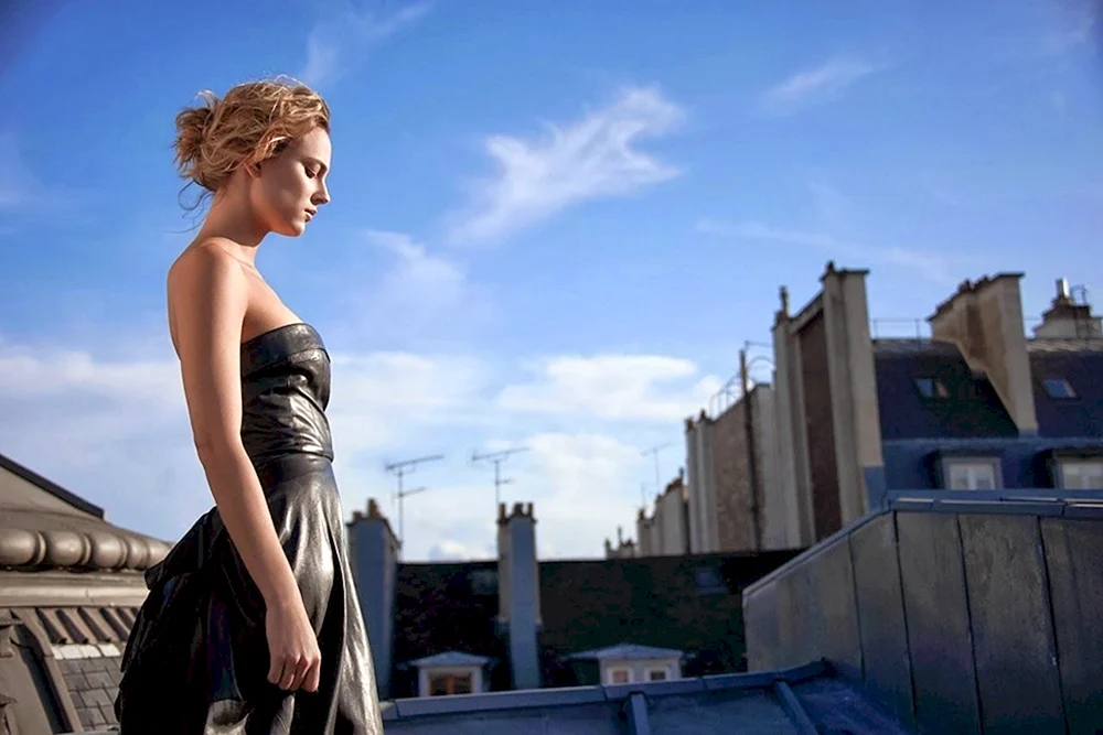 Nora Arnezeder Angelica