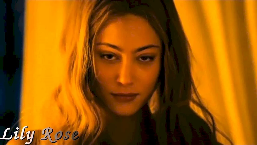 Nora Arnezeder Zugangscode Angelica 2013