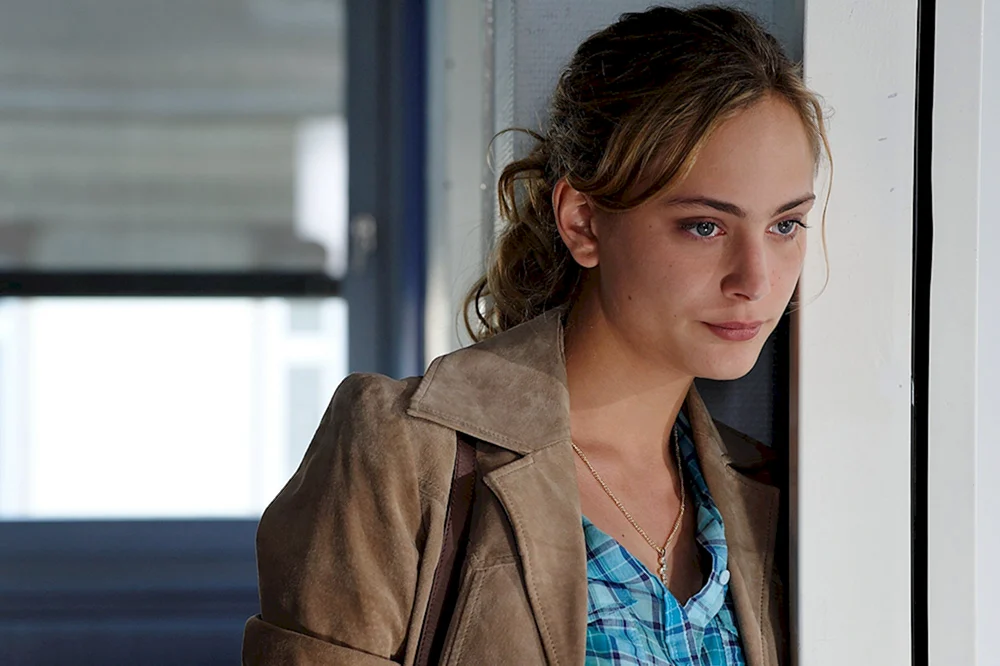 Nora Arnezeder Foto