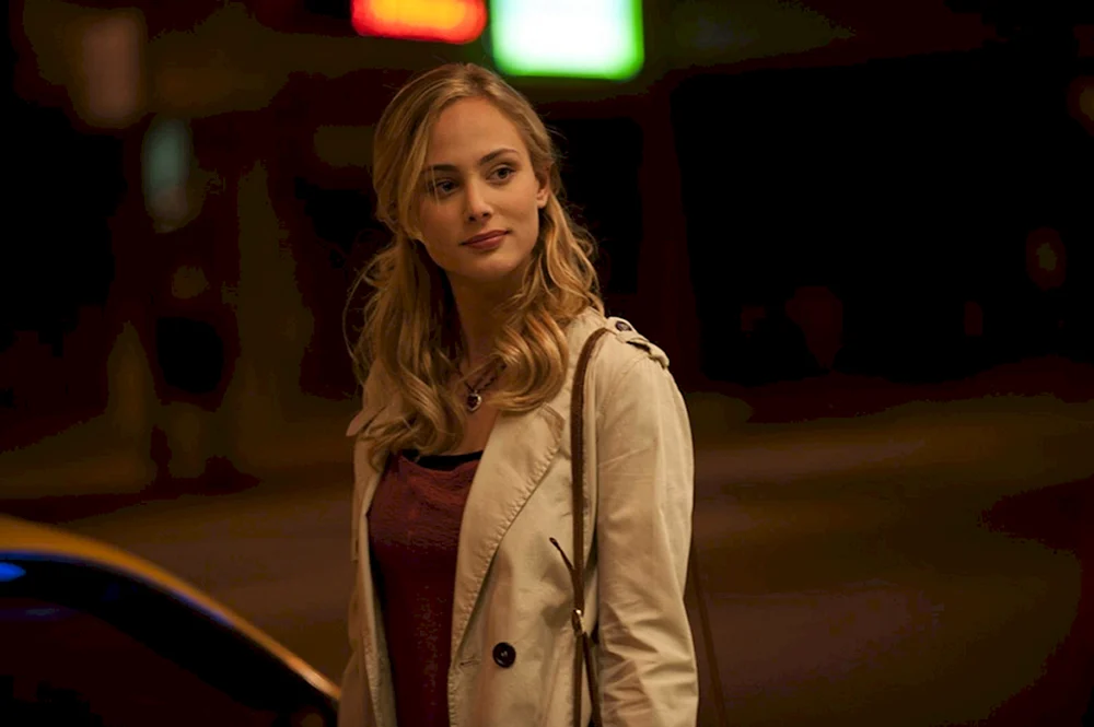 Nora Arnezeder Foto