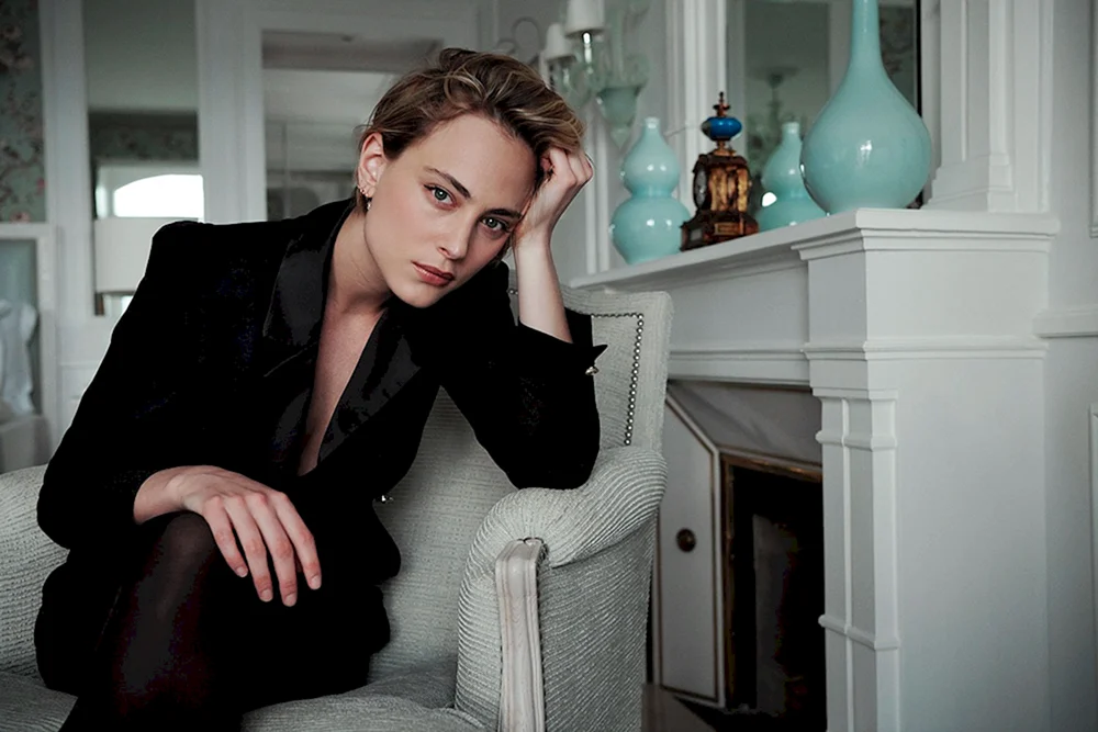 Nora Arnezeder Foto