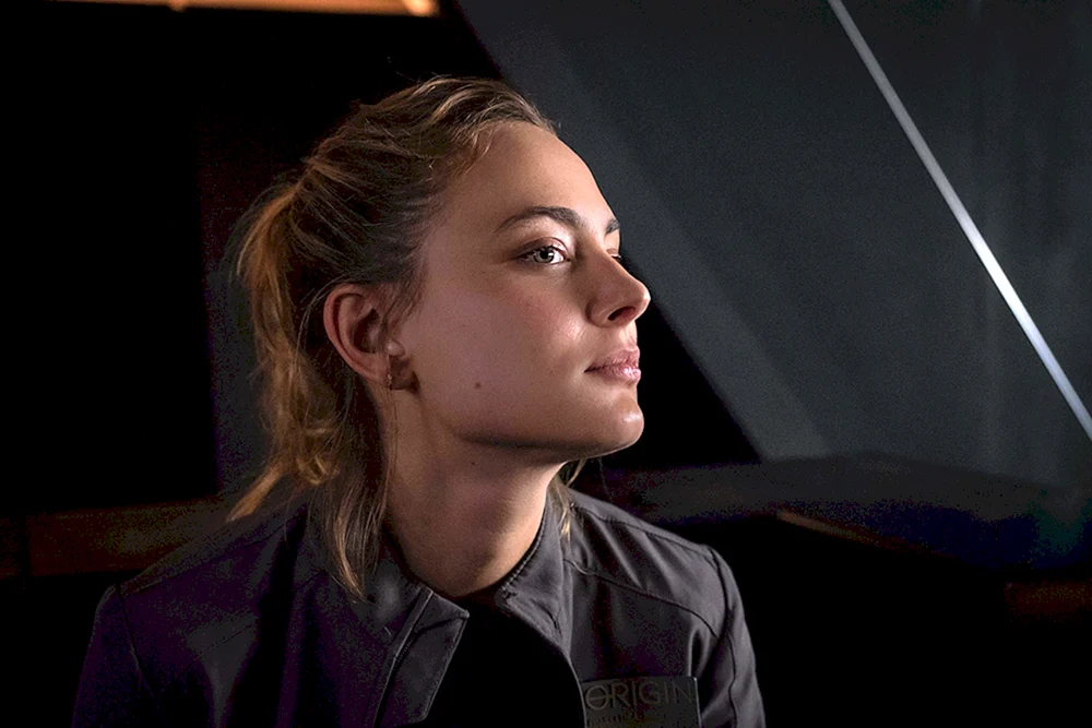 Nora Arnezeder photo