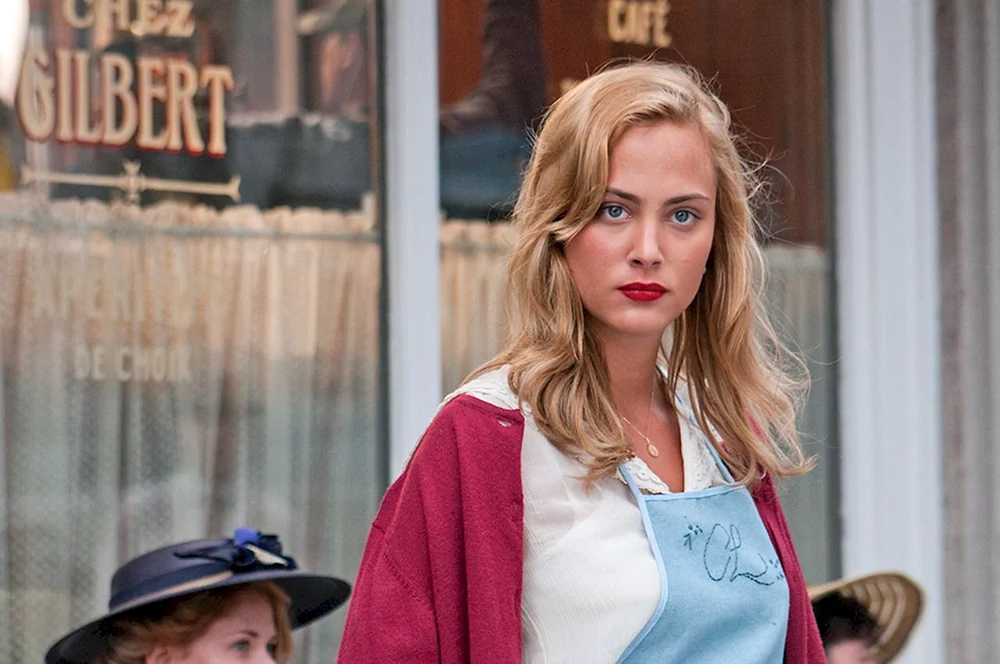 Nora Arnezeder Paris Paris