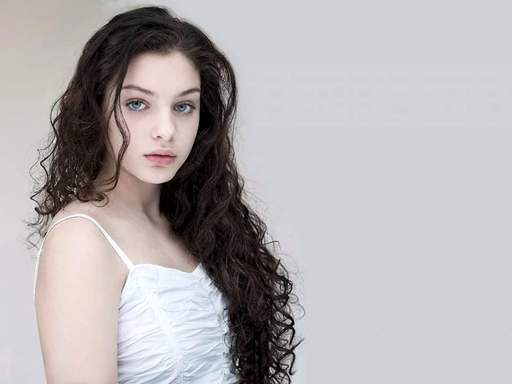 Odeya Rush im Badeanzug