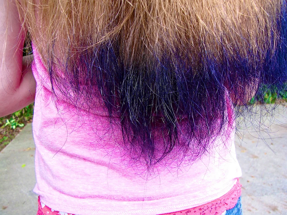 Farbige Haarspitzen Färben auf langem Haar
