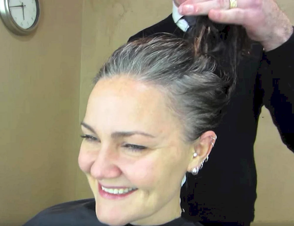 Graue Haare färben