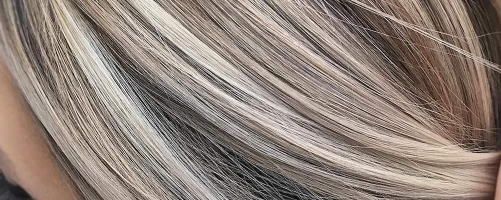 Backcombing bei herausgewachsenem Ansatz