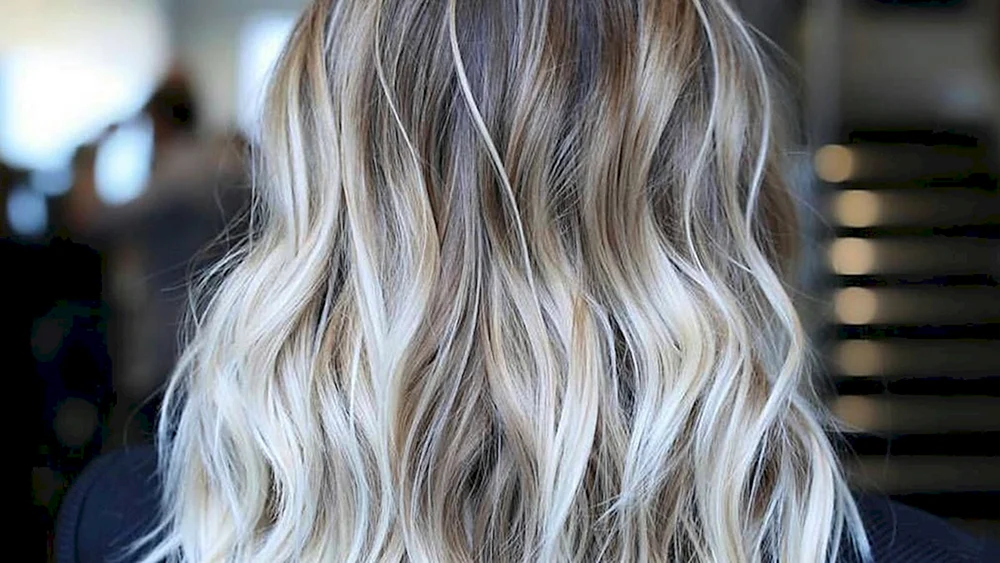 Dunkelblondes Haar balayage blond
