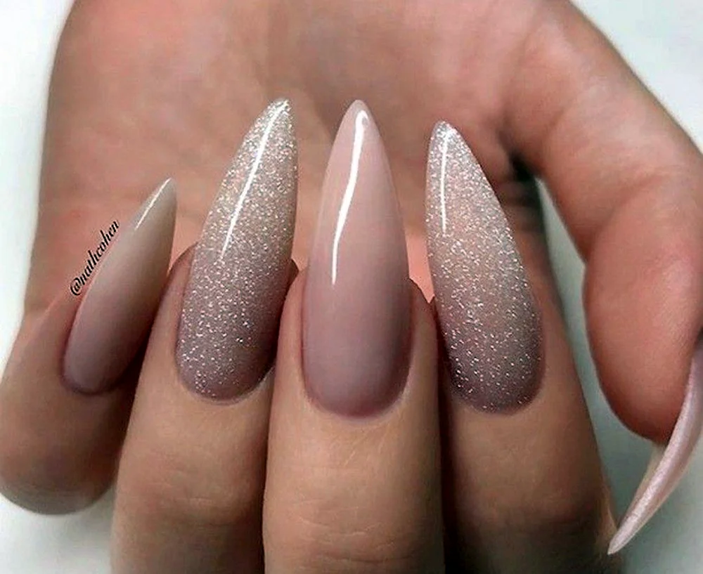 Ombré Mandel Gradient Maniküre
