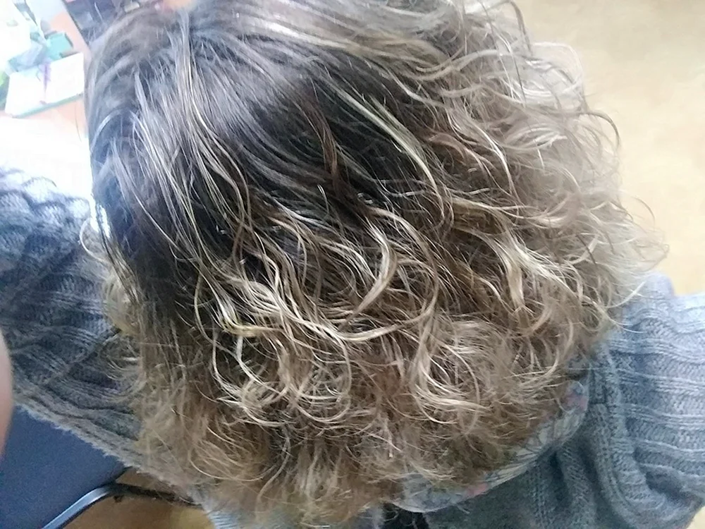 Verblasste Chemo auf kurzem Haar
