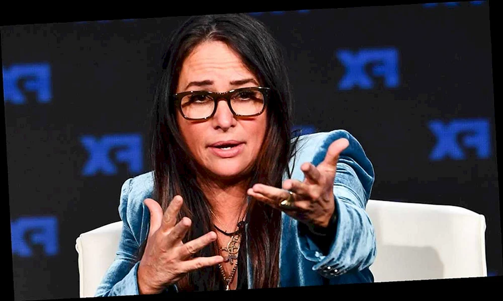 Pamela Adlon als junge Frau