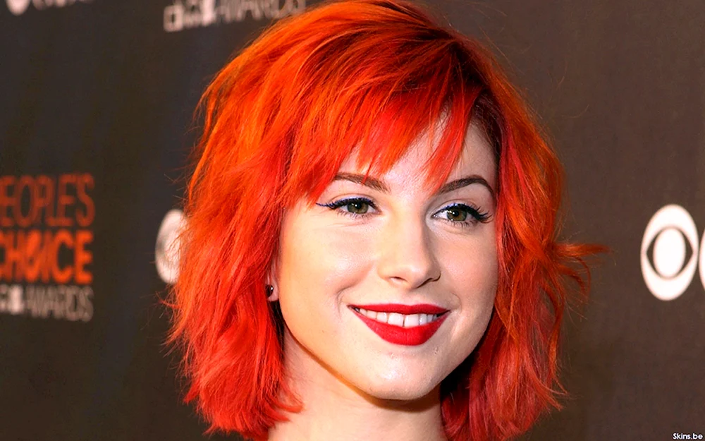 Carlett Taylor mit roten Haaren