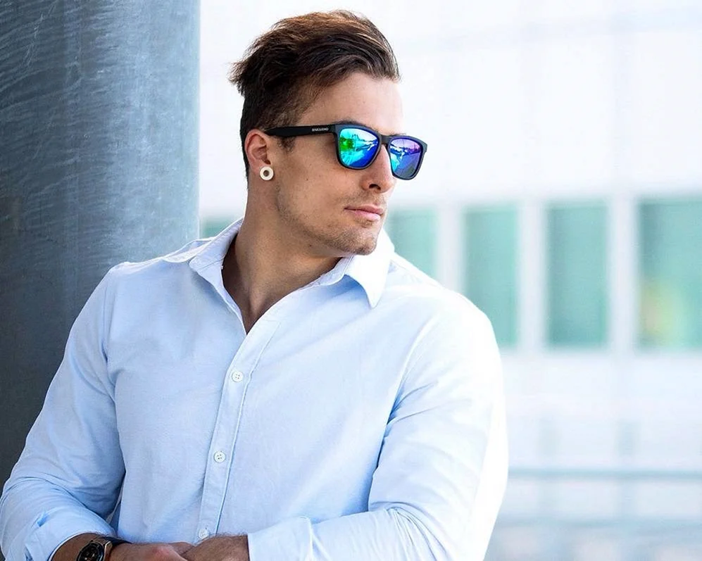 Barry mit Brille