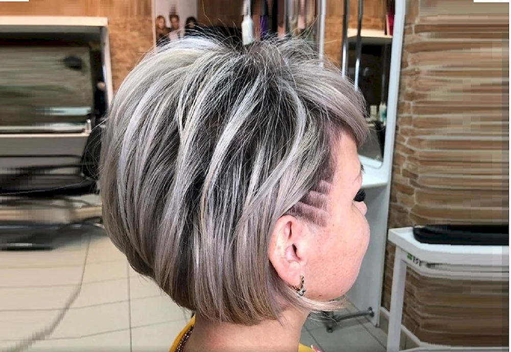 Cold balayage braune Haarfärbung