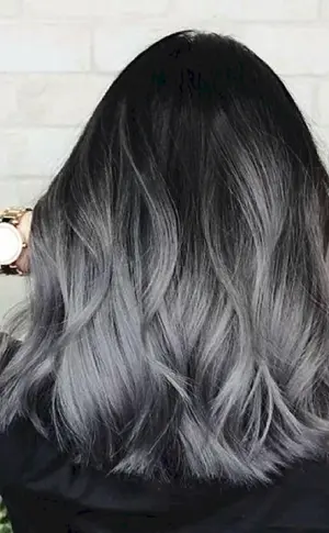 Aschiges Ombré auf braunem Haar