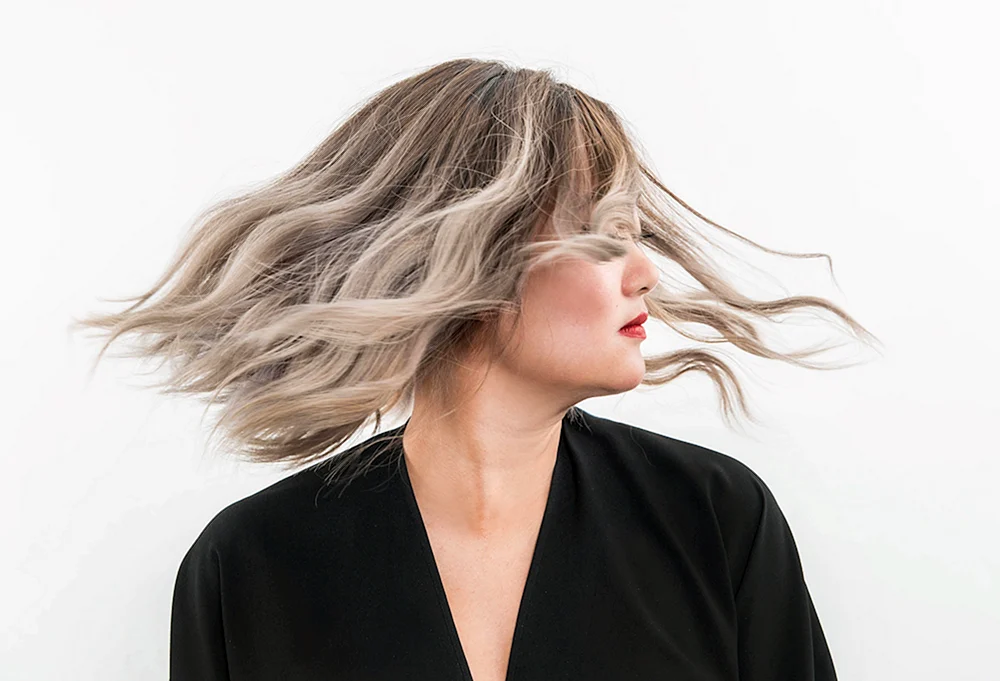 Luftspitzen aschfahles Haar