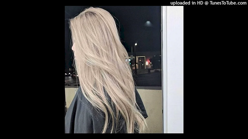 Erdbeerblond balayage kare
