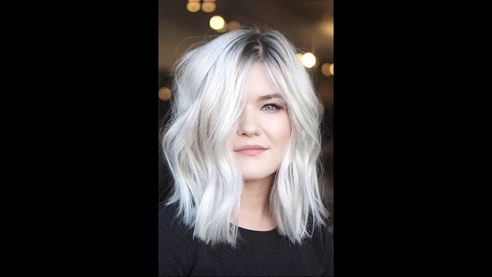 Pixie total blond kare
