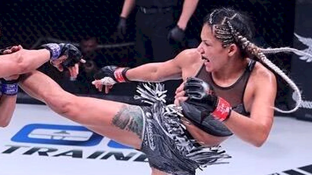 Pearl Gonzalez MMA Kämpferin