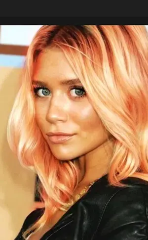 Pfirsichblonde Haarfarbe