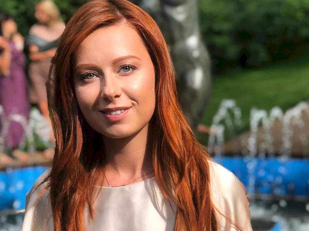 Sängerin Yulia Savicheva 2021