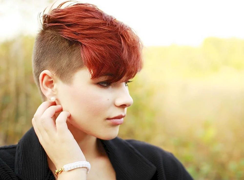 Rote Farbe für kurzes Haar