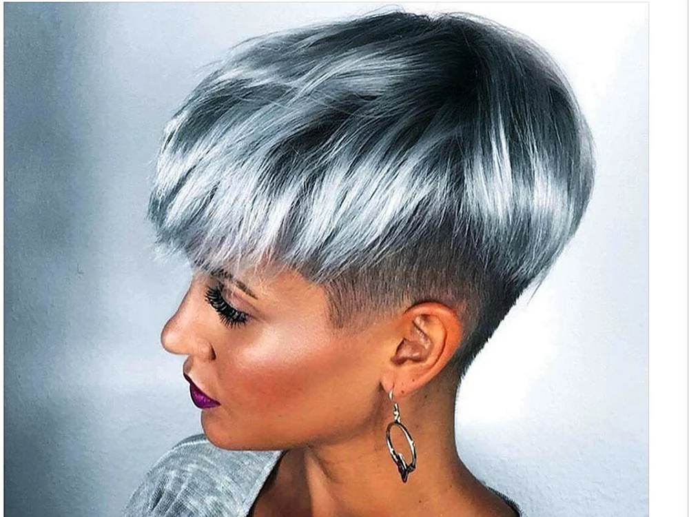 Pixie Undercut aschblond