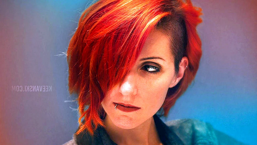 Pixie Undercut rothaarig