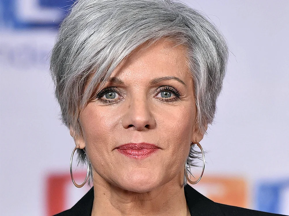 Pixie Haarschnitt für graues Haar 60