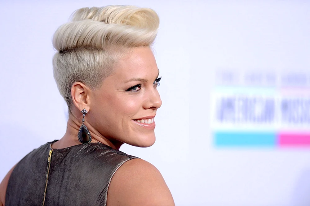 Pixie Haarschnitt Irokesenschnitt