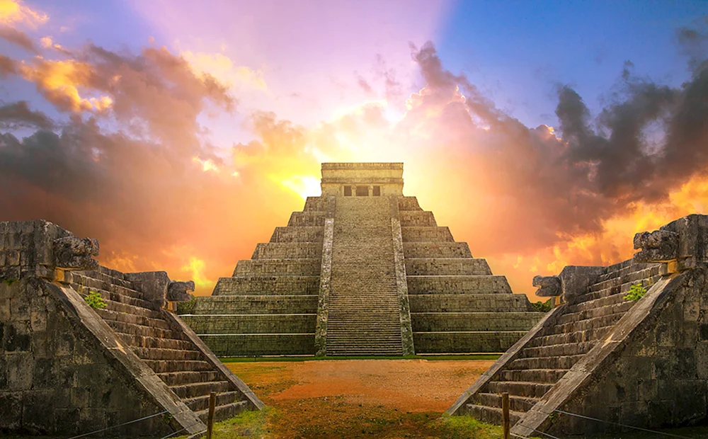 Verlorene Stadt der Maya-Azteken-Pyramiden