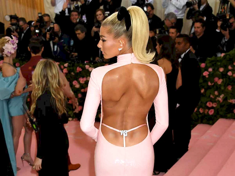 Kleid mit offenem Po