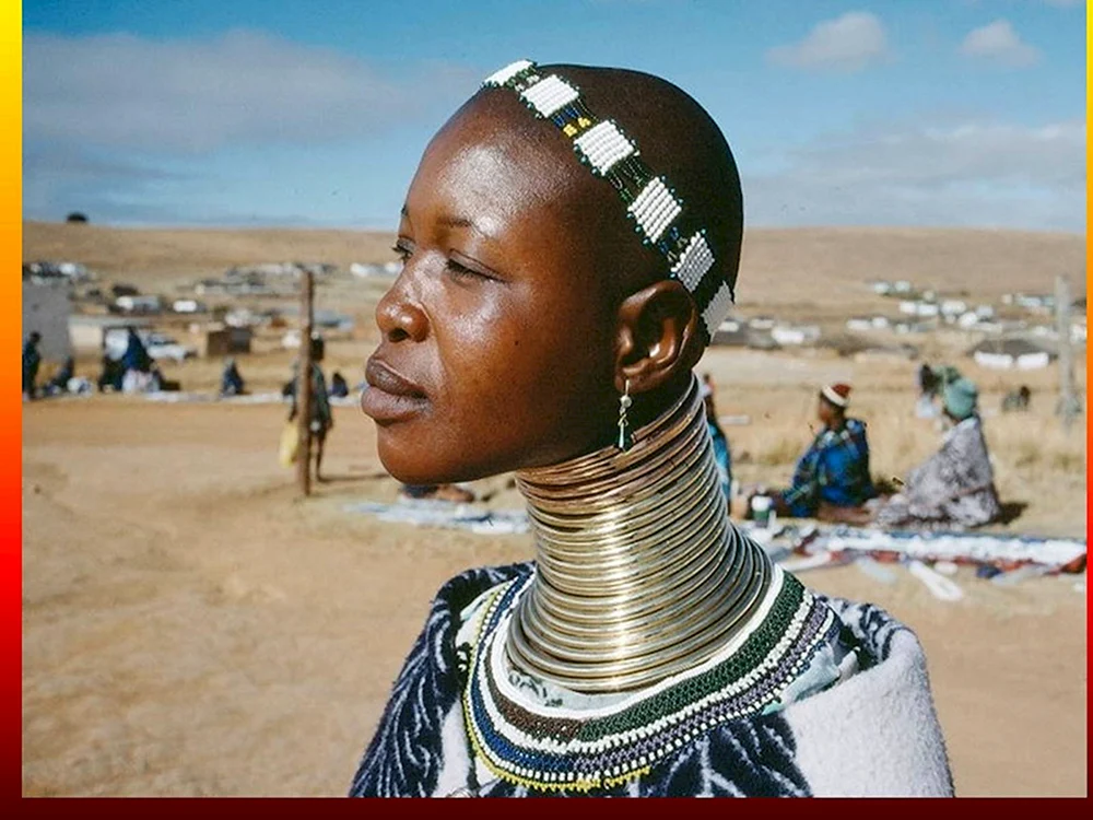 Afrikanische Frau im Kokoschnik