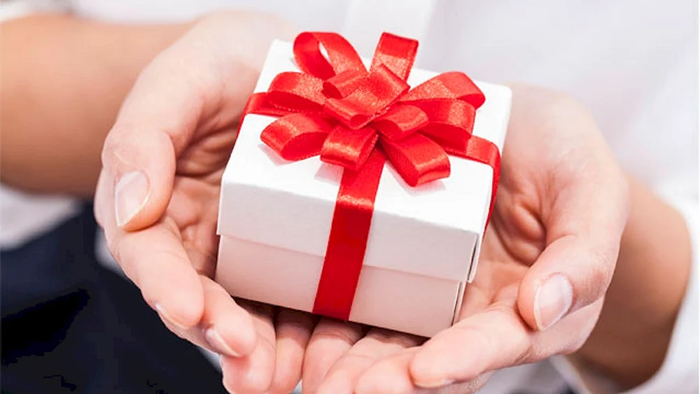 Geschenk in der Hand