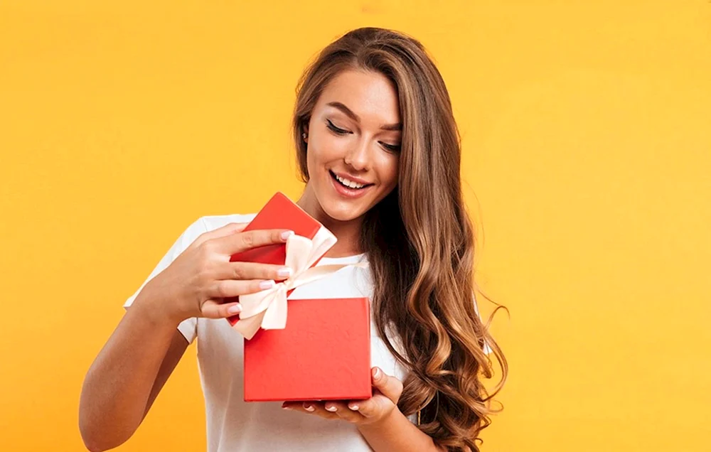 Geschenk in der Hand