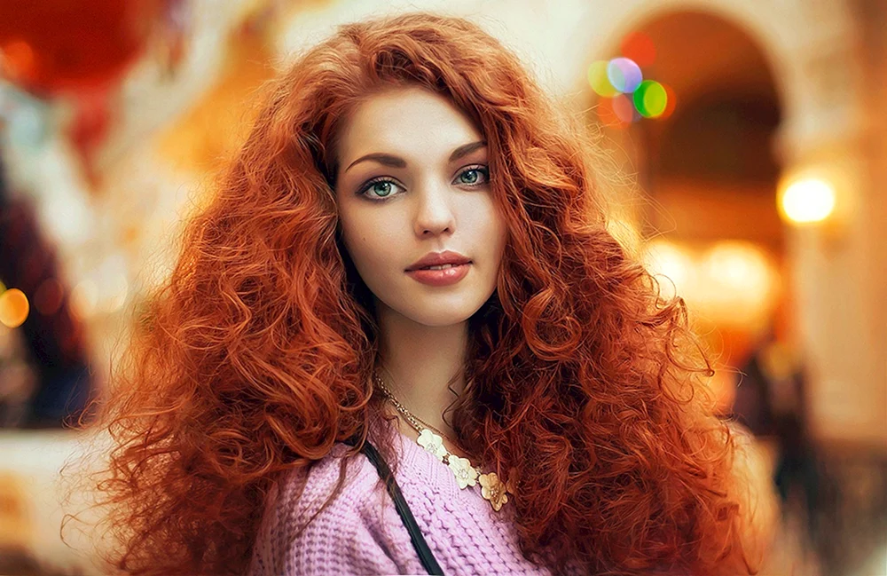 Polyavina Belyavina rote Locken