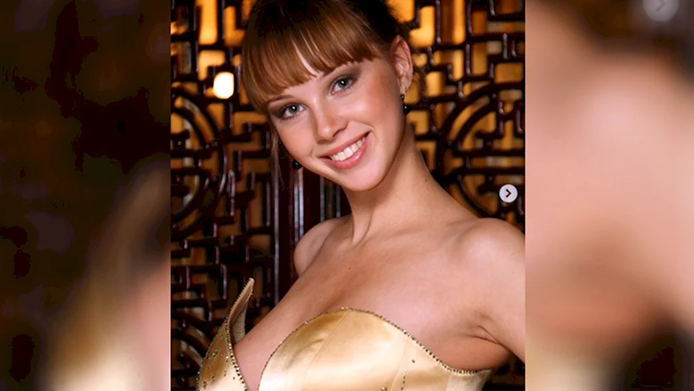 Polina Dibrova Frau Russland