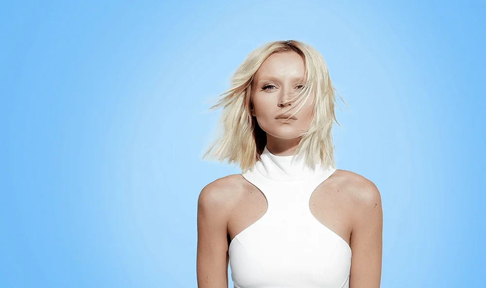 Polina Gagarina mit Pony