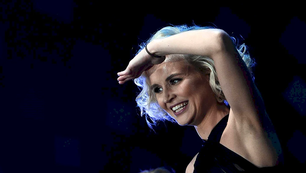 Polina Gagarina in der Fabrik