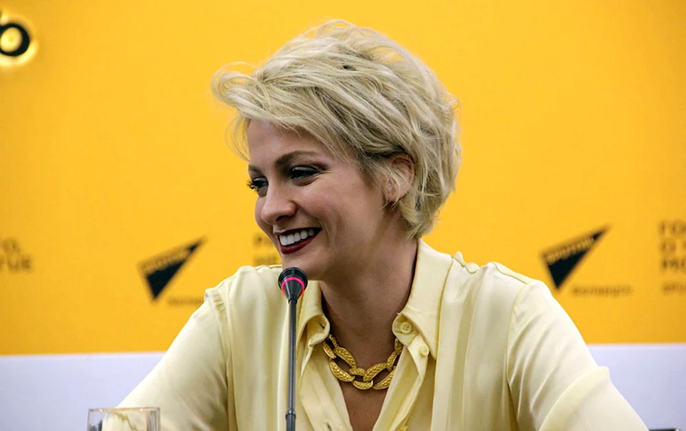 Polina Maksimova 2020 Haarschnitt