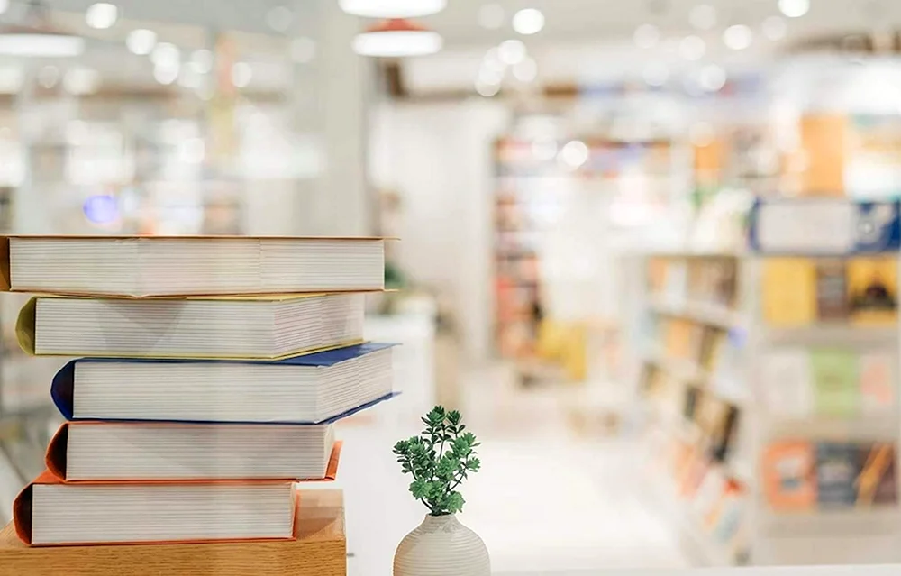 Buchregale in der Bibliothek