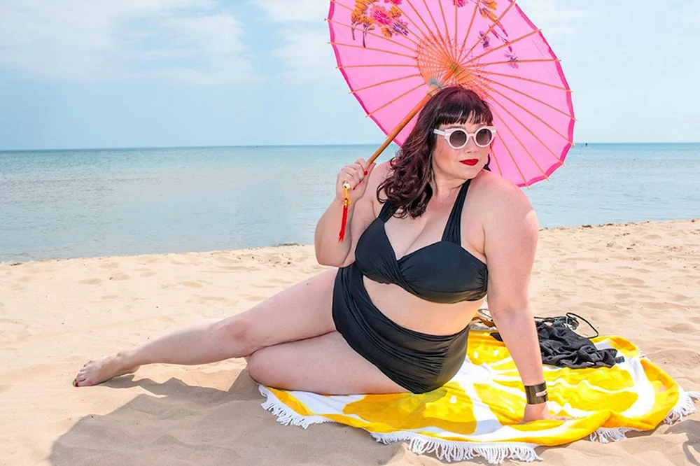 Dicke Frauen am Strand