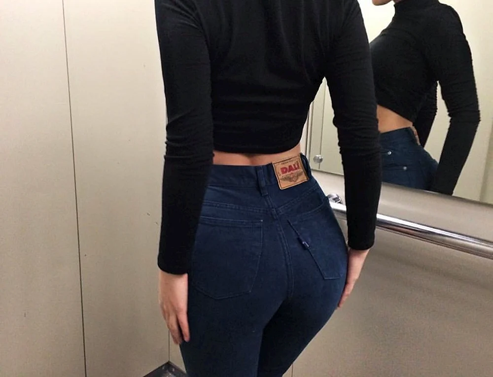 Hose in High-Waisted Jeans