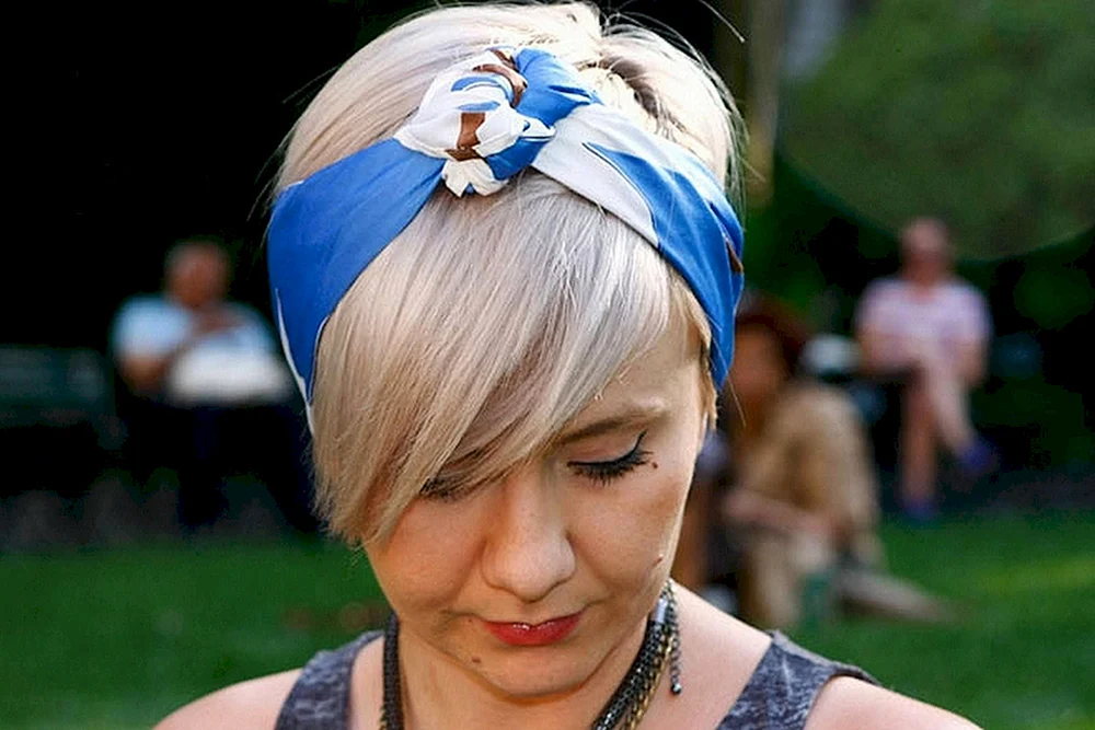 Bandana Frisur mit Bandana