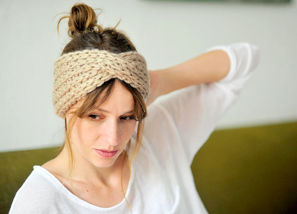 Stirnbandfrisur mit Stirnband