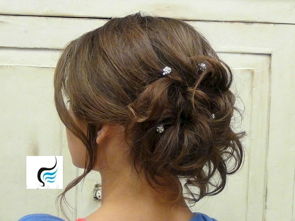 Abschlussballfrisuren für mittleres Haar